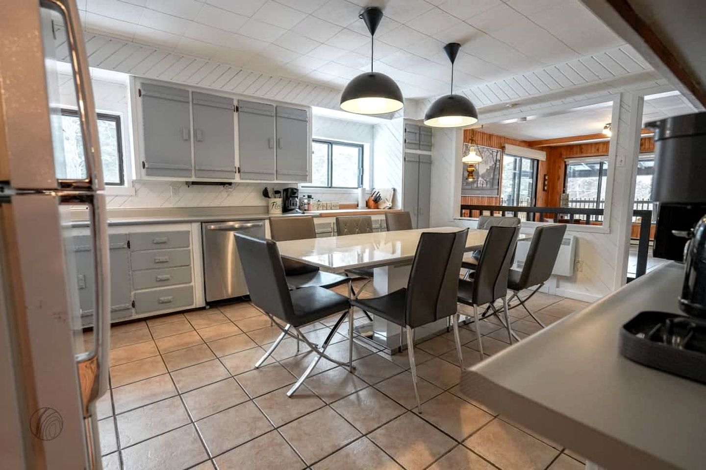 Cozy Cabin with Beautiful Spa Area and Game Room in Saint Come, Quebec