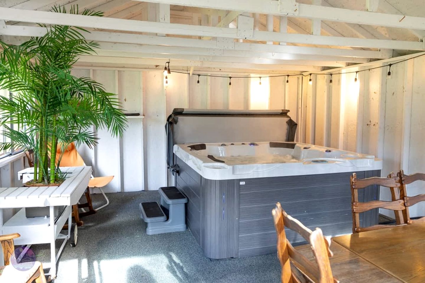 Cozy Cabin with Beautiful Spa Area and Game Room in Saint Come, Quebec