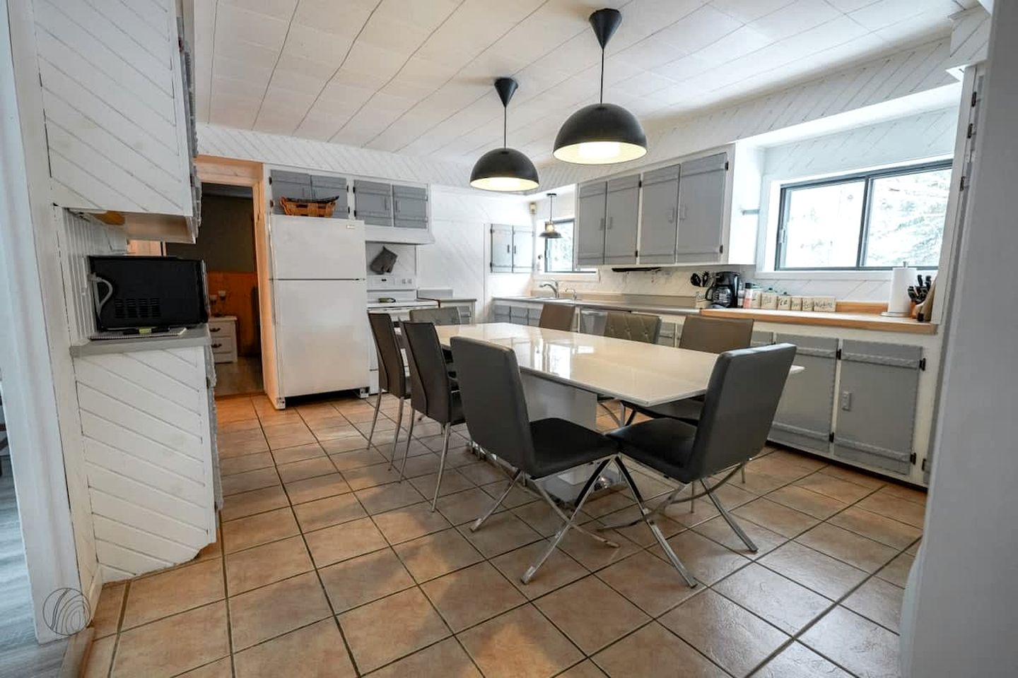 Cozy Cabin with Beautiful Spa Area and Game Room in Saint Come, Quebec