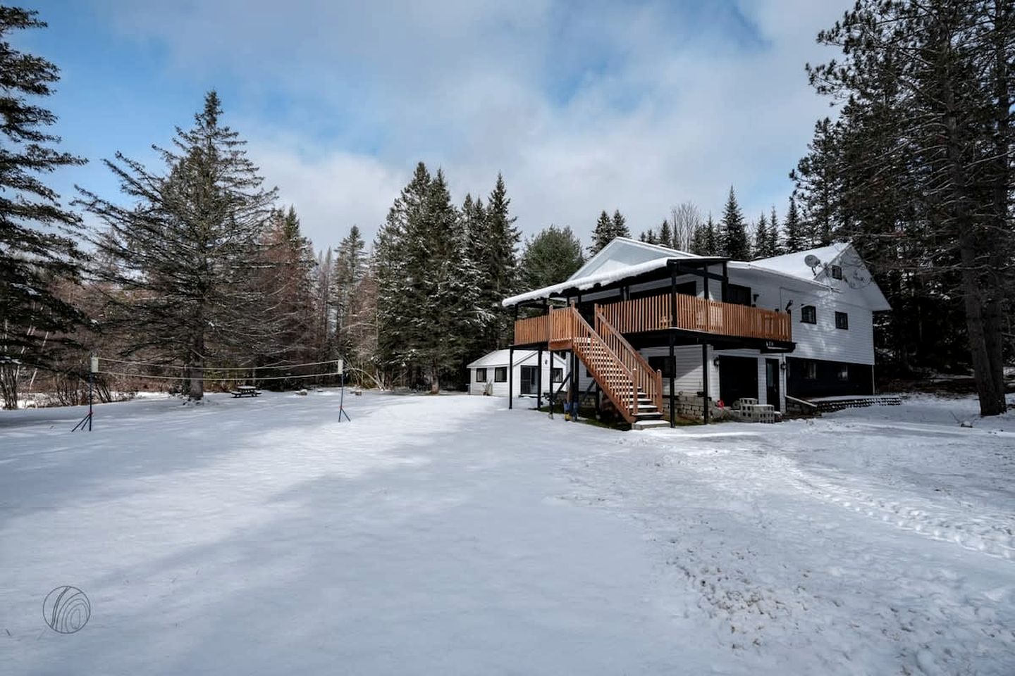 Cozy Cabin with Beautiful Spa Area and Game Room in Saint Come, Quebec
