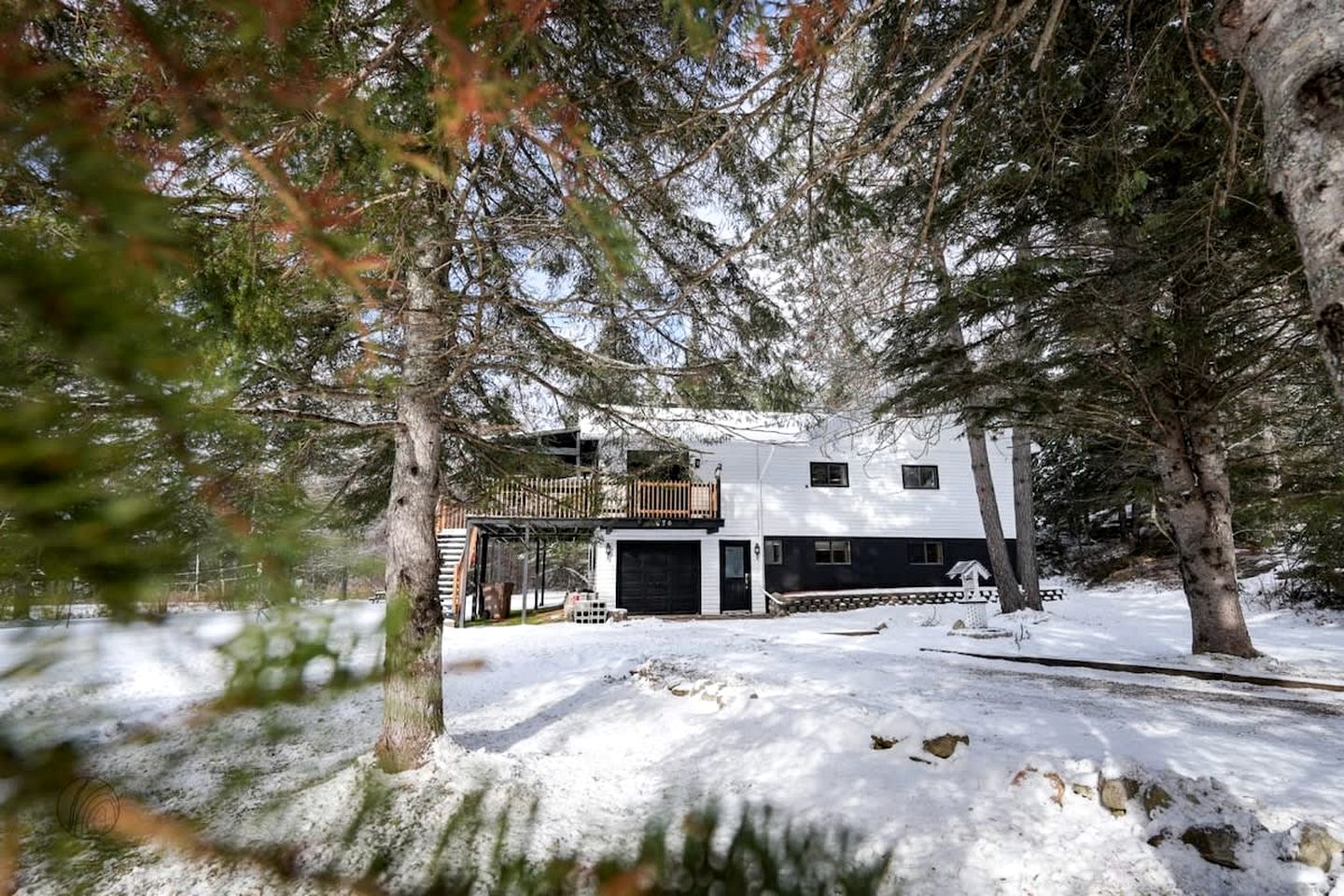 Cozy Cabin with Beautiful Spa Area and Game Room in Saint Come, Quebec