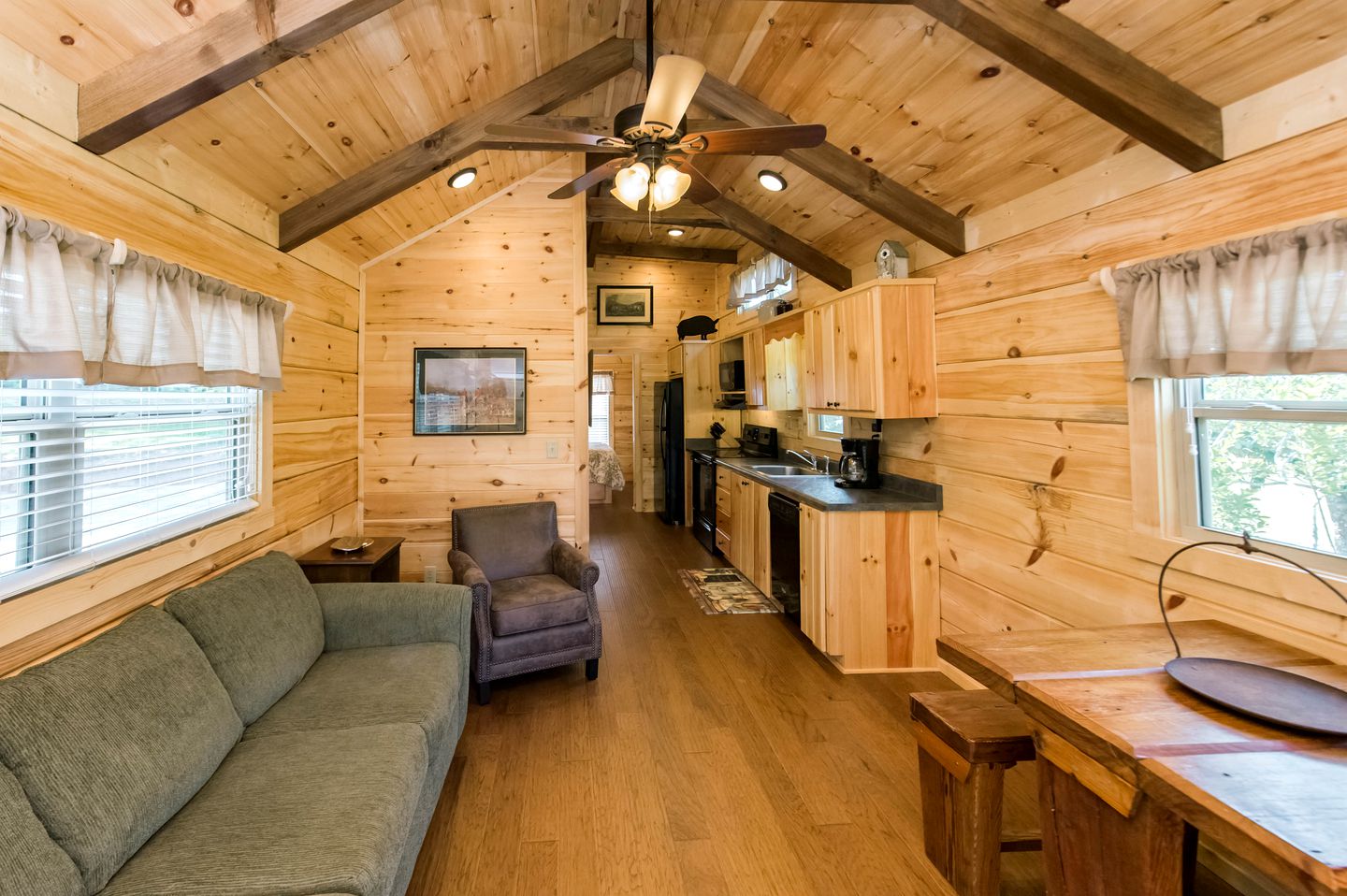 Cozy Cabin Close to Tryon and Lake Lure in Mill Spring, North Carolina