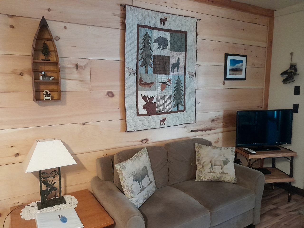 Cozy Cabin Getaway in the Adirondack Mountains in Blue Mountain Lake, New York