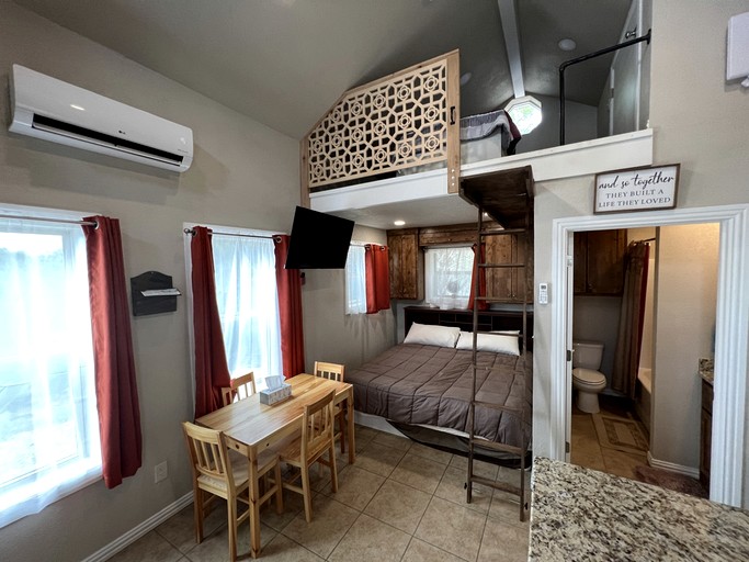 Cabins (United States of America, Graford, Texas)