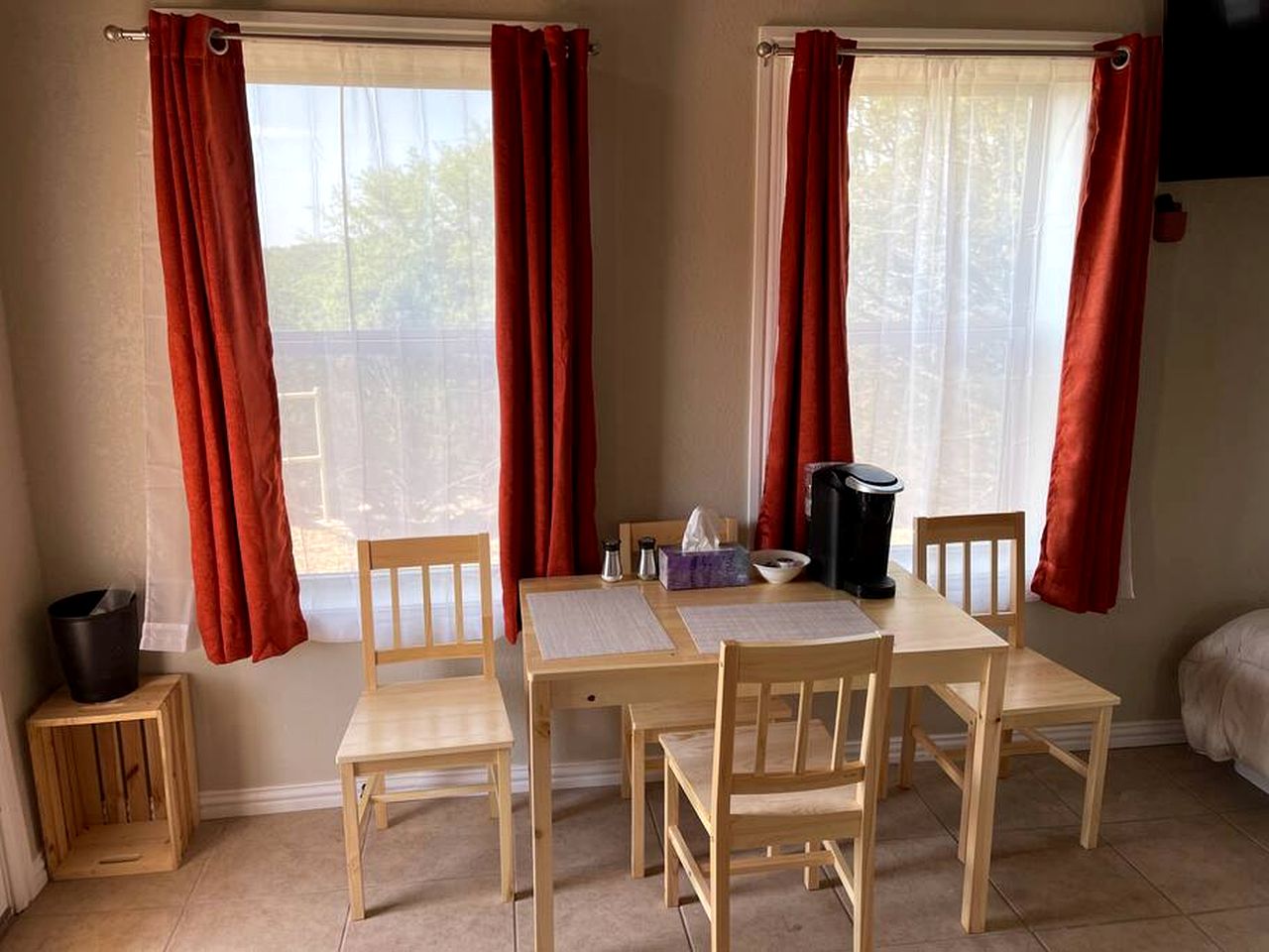 Cozy Cabin for Glamping Stay on Lake Godstone, Texas