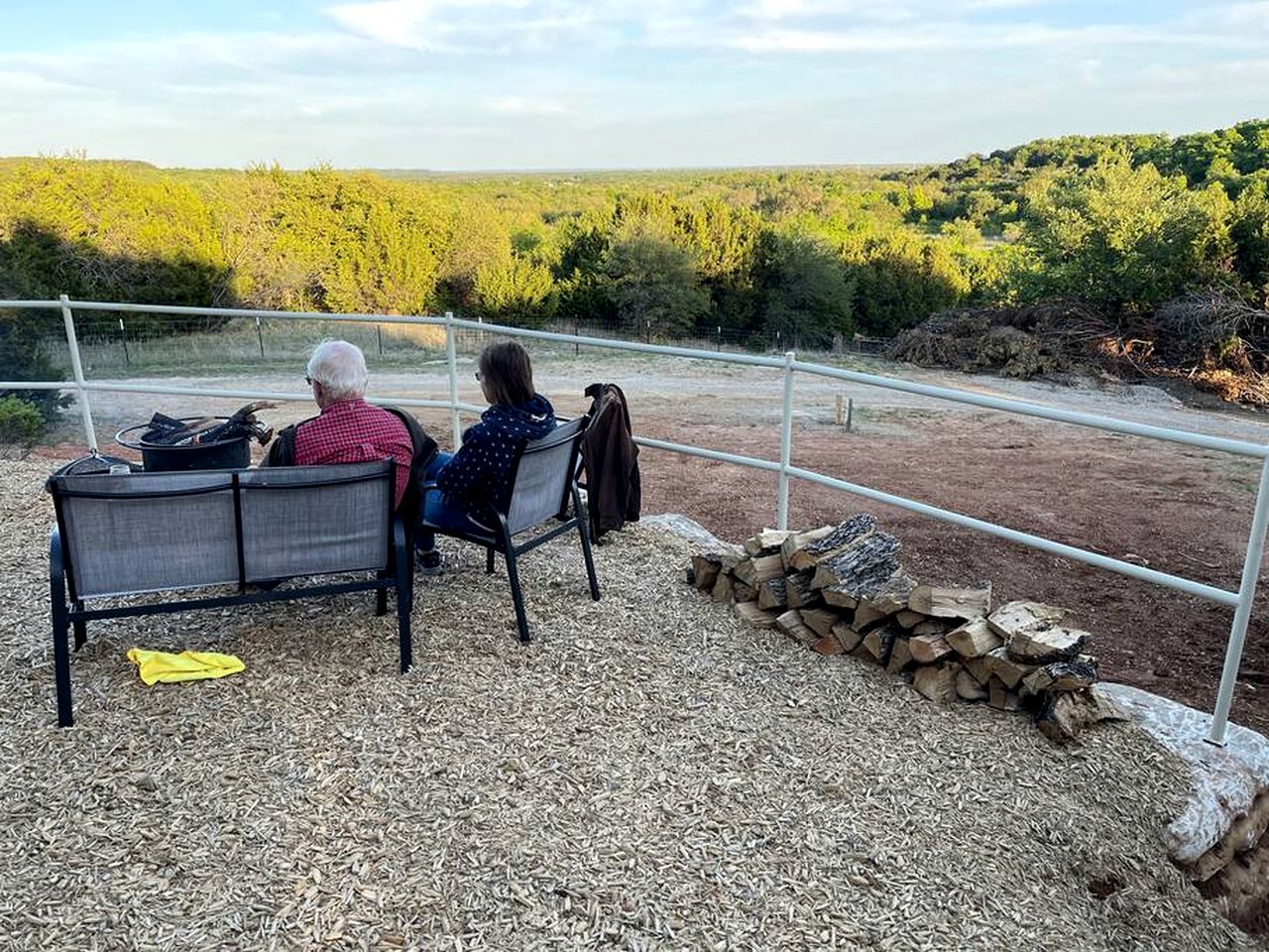 Cozy Cabin for Glamping Stay on Lake Godstone, Texas