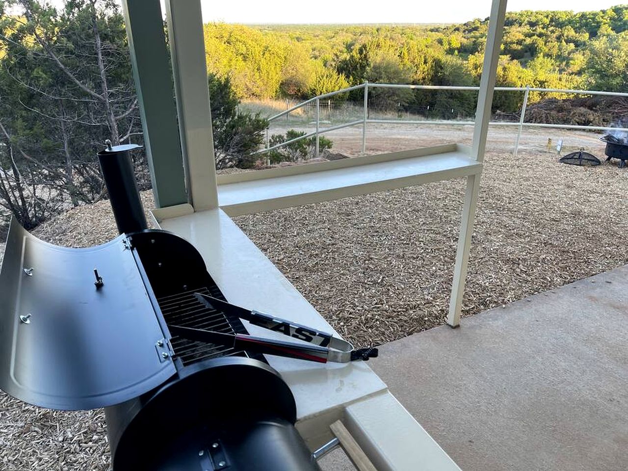 Cozy Cabin for Glamping Stay on Lake Godstone, Texas