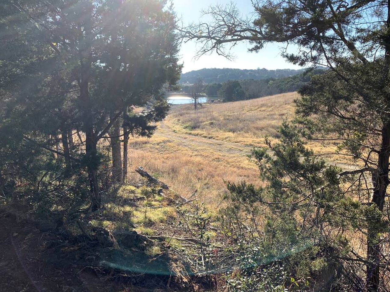 Cozy Cabin for Glamping Stay on Lake Godstone, Texas