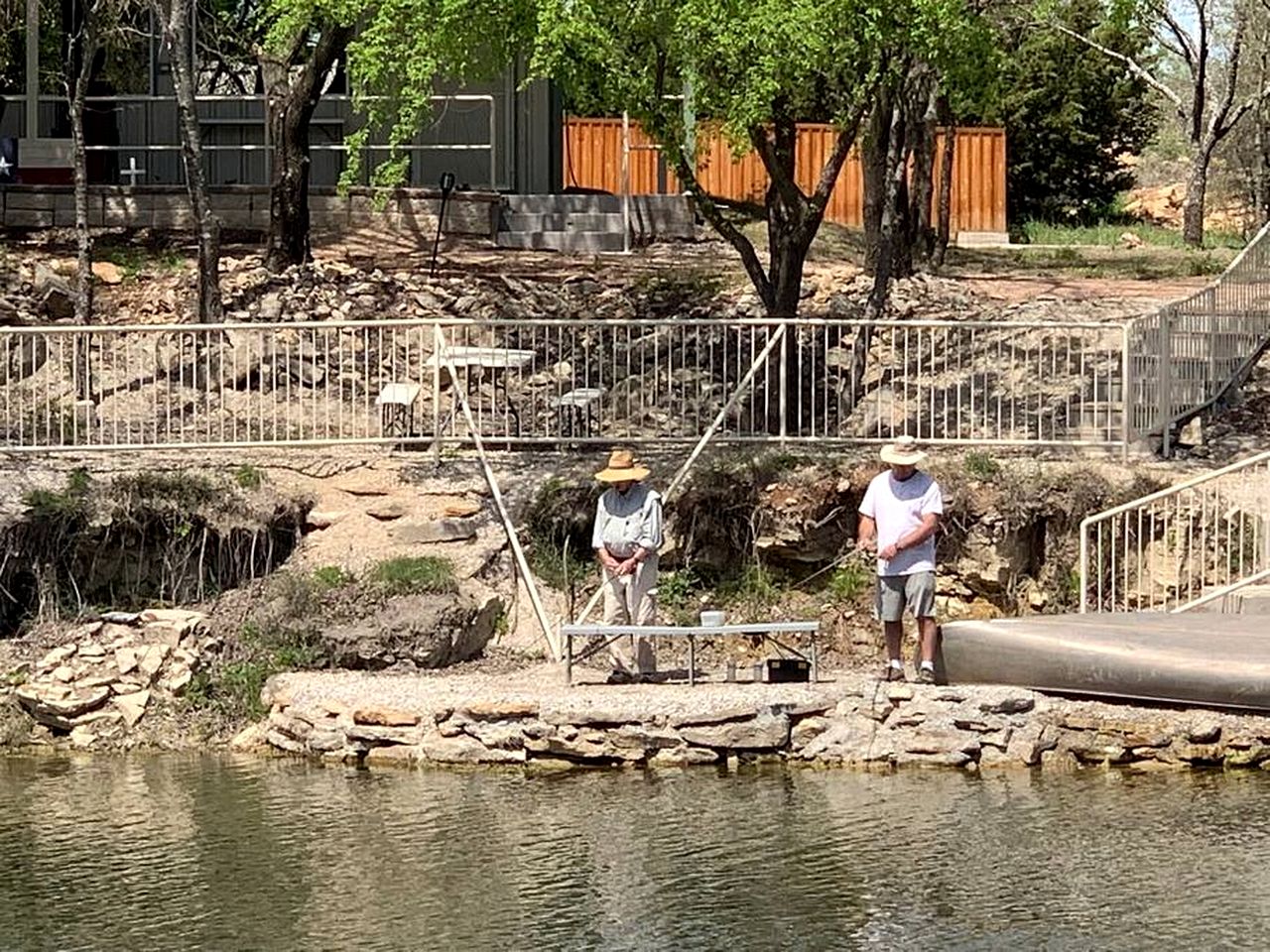 Cozy Cabin for Glamping Stay on Lake Godstone, Texas