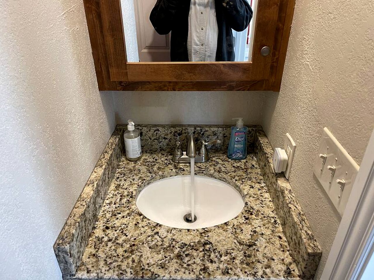 Cozy Cabin for Glamping Stay on Lake Godstone, Texas