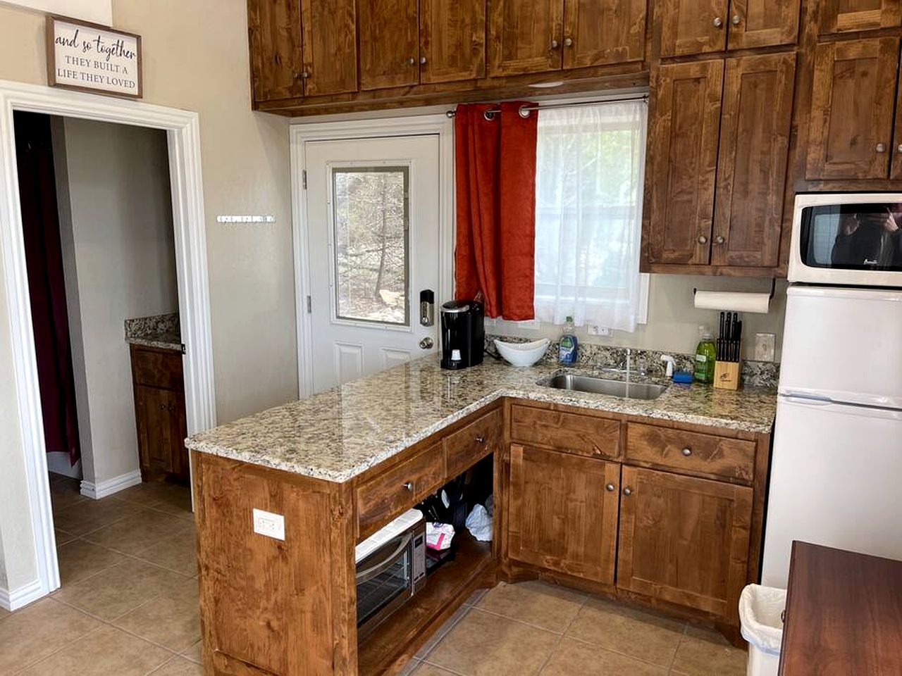 Cozy Cabin for Glamping Stay on Lake Godstone, Texas