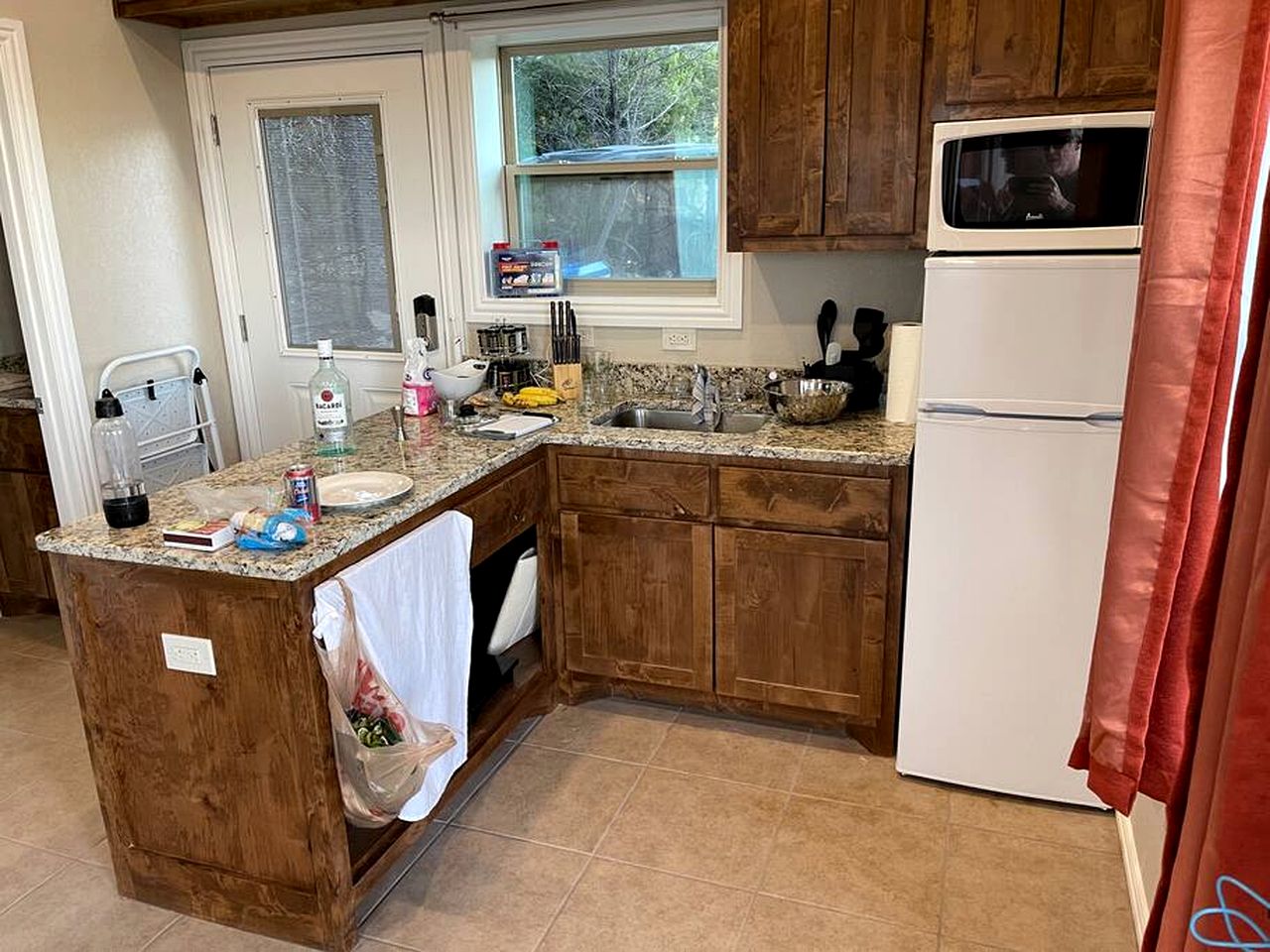 Cozy Cabin for Glamping Stay on Lake Godstone, Texas