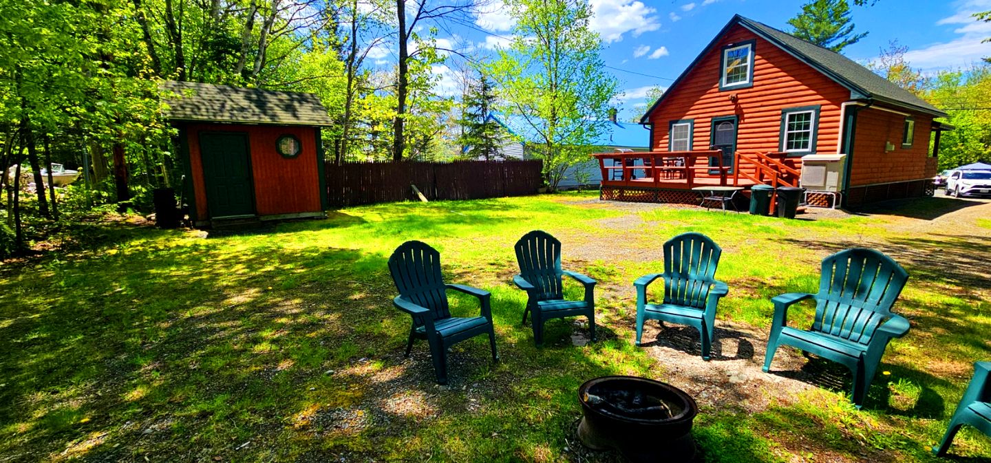 Vibrant Cozy Cabin Haven Near Moosehead Lake, Maine