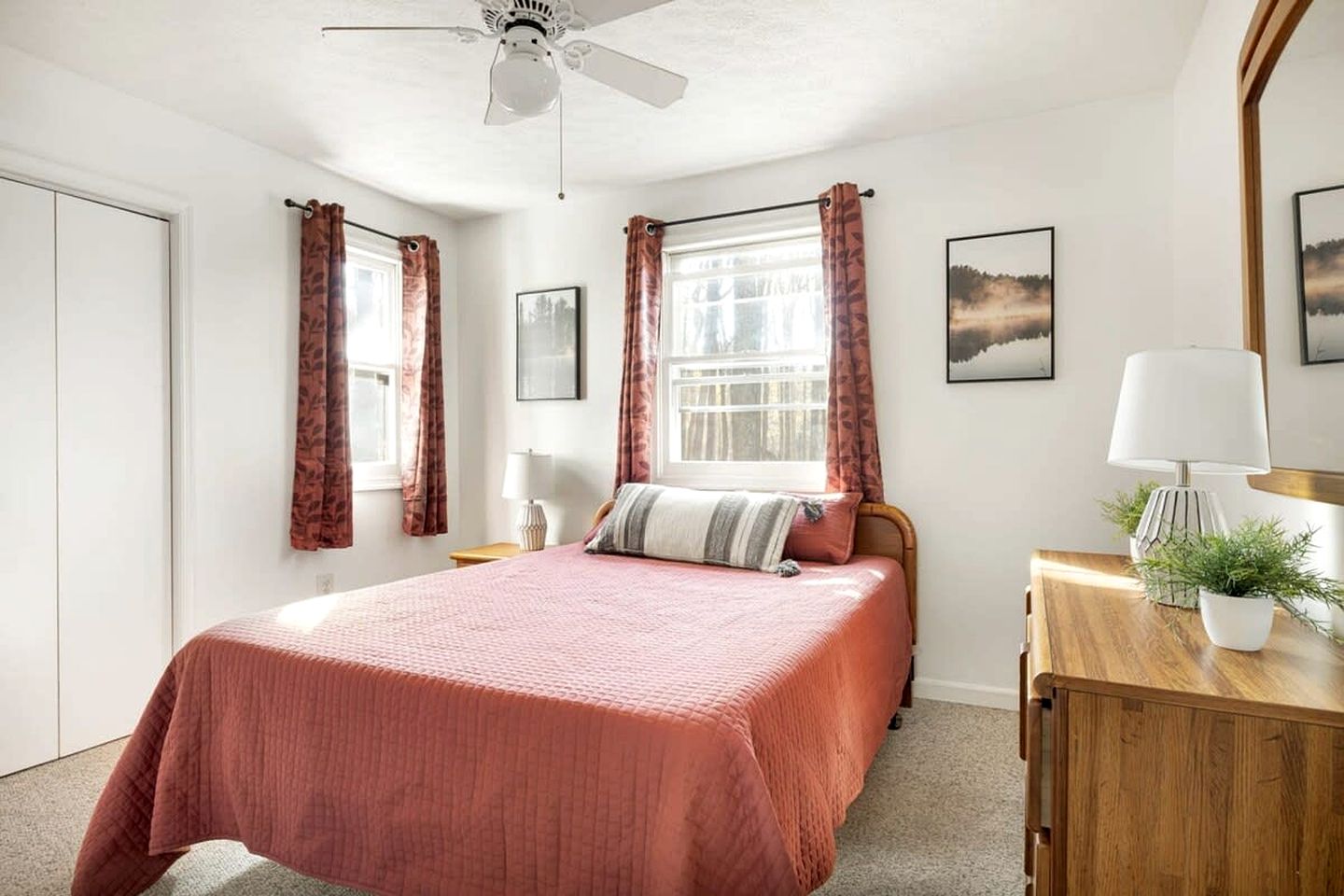 Spacious Chalet Cabin with Hot Tub, Fire Pit and Grill in Rock Gap, WV