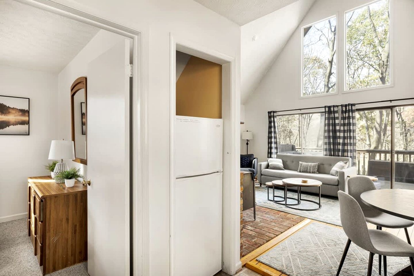 Spacious Chalet Cabin with Hot Tub, Fire Pit and Grill in Rock Gap, WV