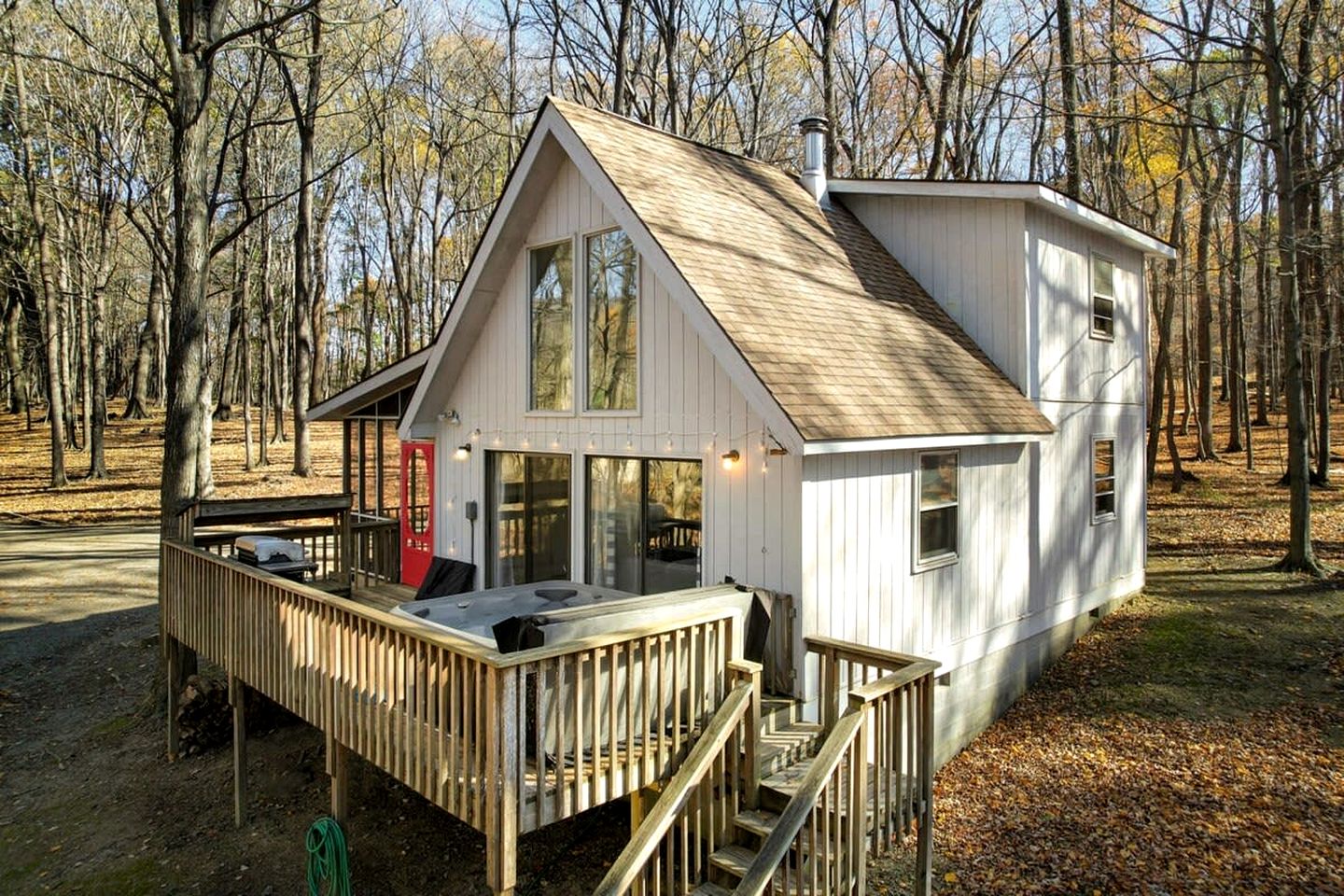 Spacious Chalet Cabin with Hot Tub, Fire Pit and Grill in Rock Gap, WV