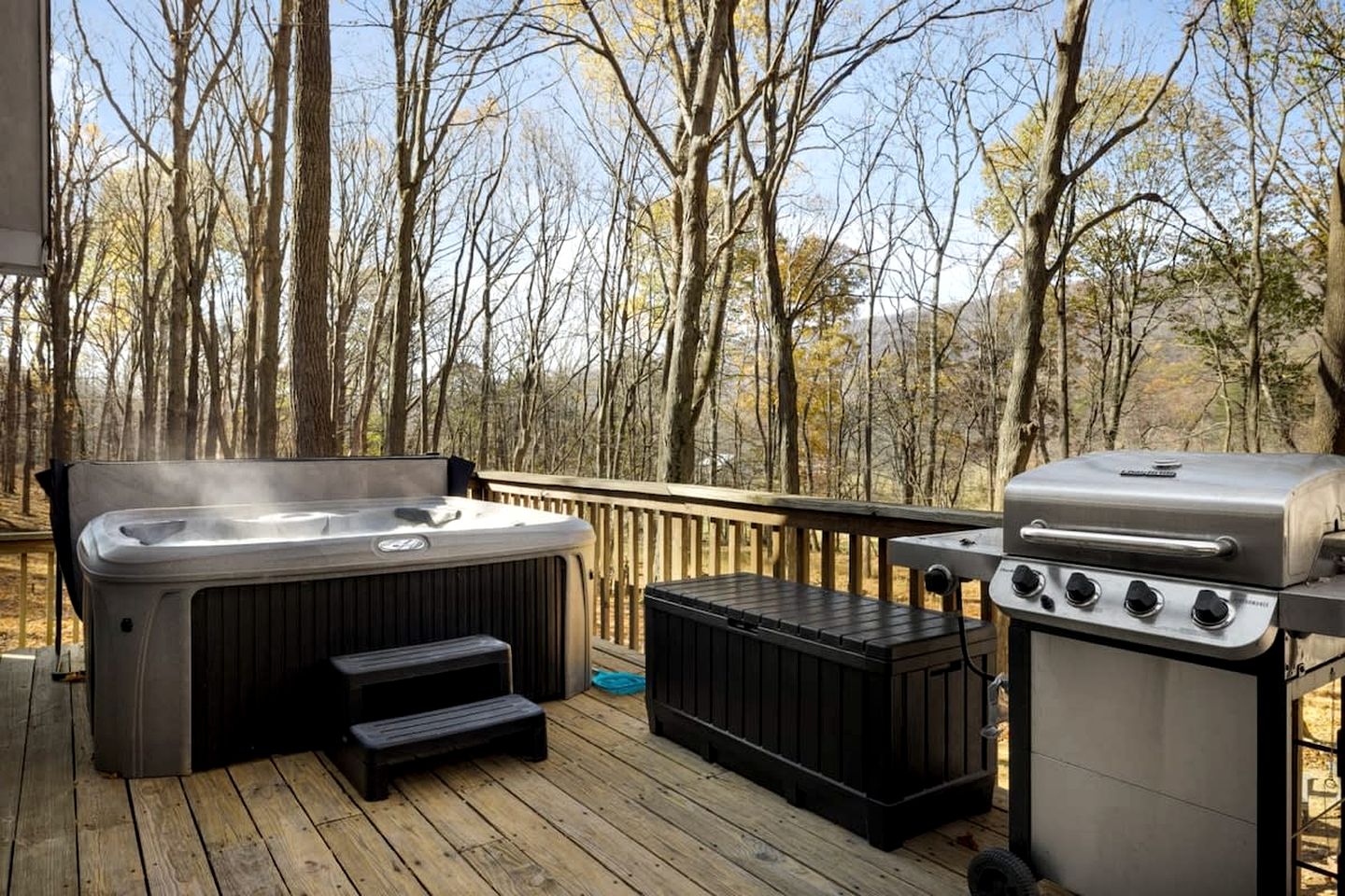 Spacious Chalet Cabin with Hot Tub, Fire Pit and Grill in Rock Gap, WV