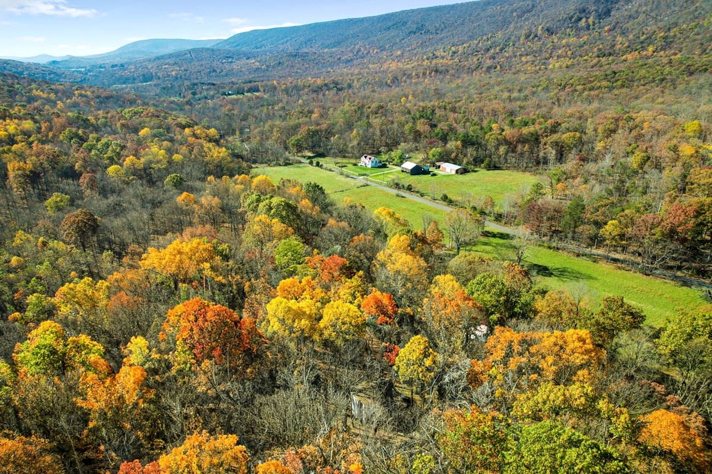 Spacious Chalet Cabin with Hot Tub, Fire Pit and Grill in Rock Gap, WV