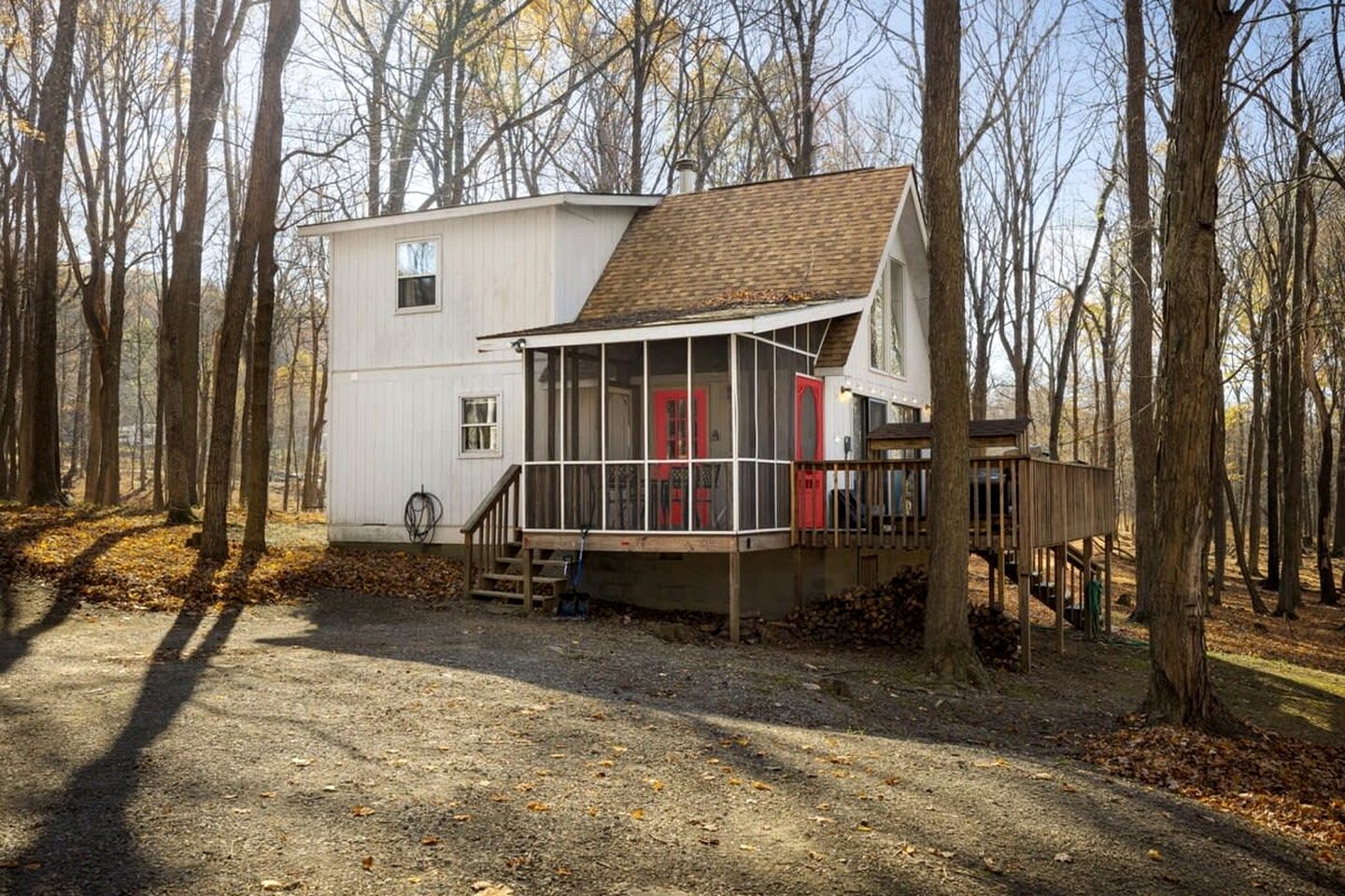 Spacious Chalet Cabin with Hot Tub, Fire Pit and Grill in Rock Gap, WV
