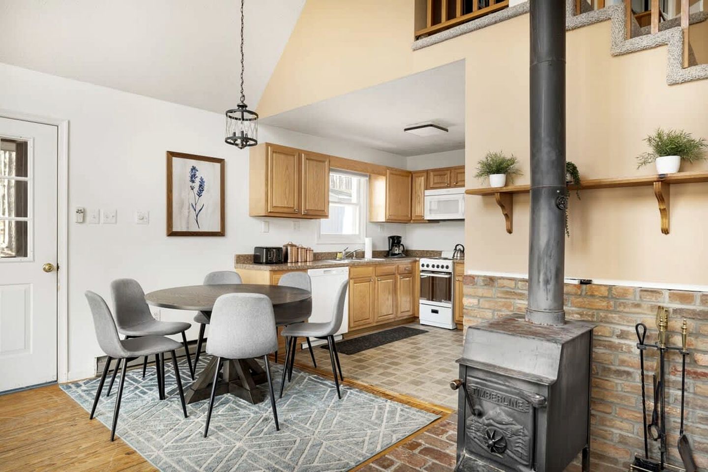 Spacious Chalet Cabin with Hot Tub, Fire Pit and Grill in Rock Gap, WV