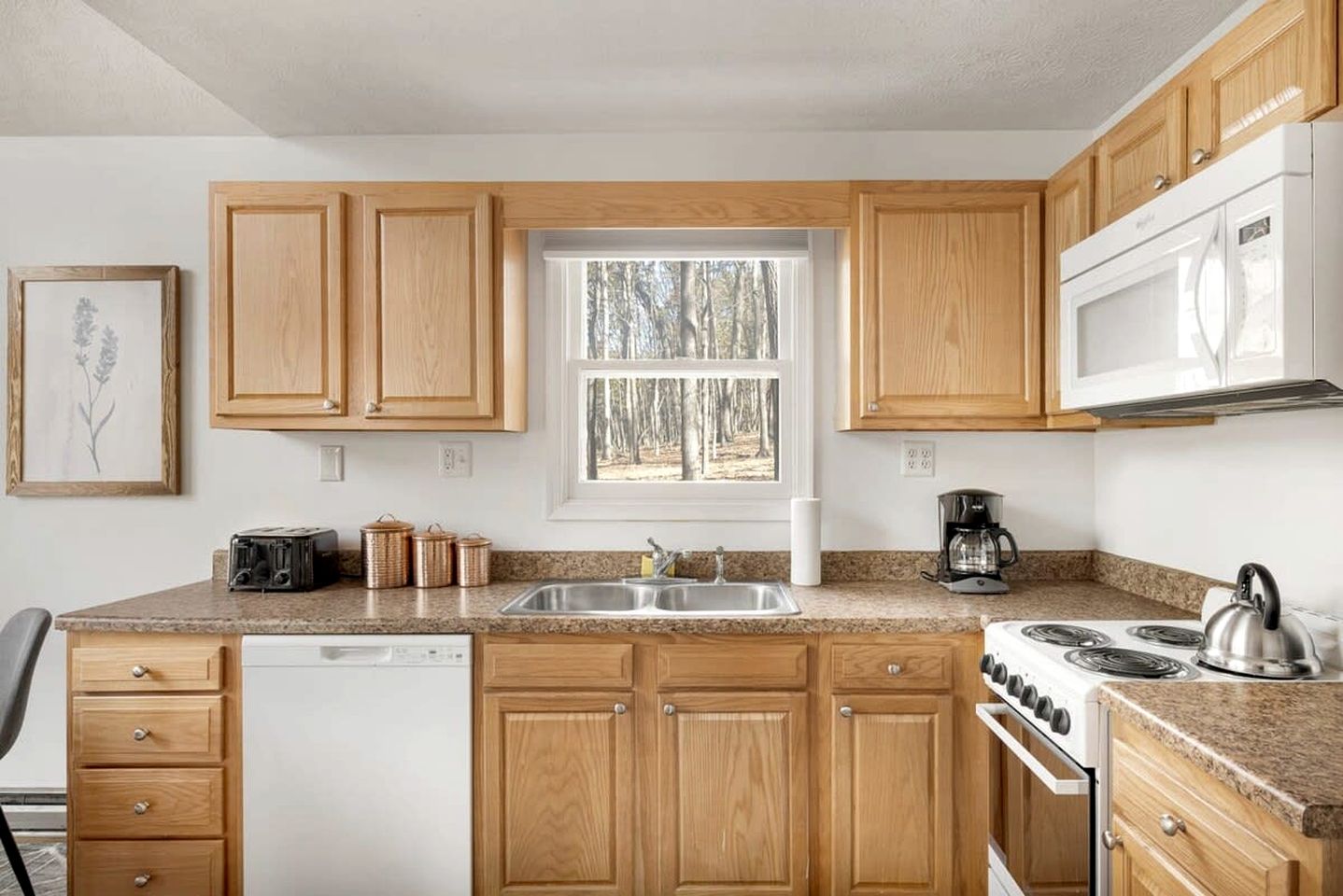 Spacious Chalet Cabin with Hot Tub, Fire Pit and Grill in Rock Gap, WV