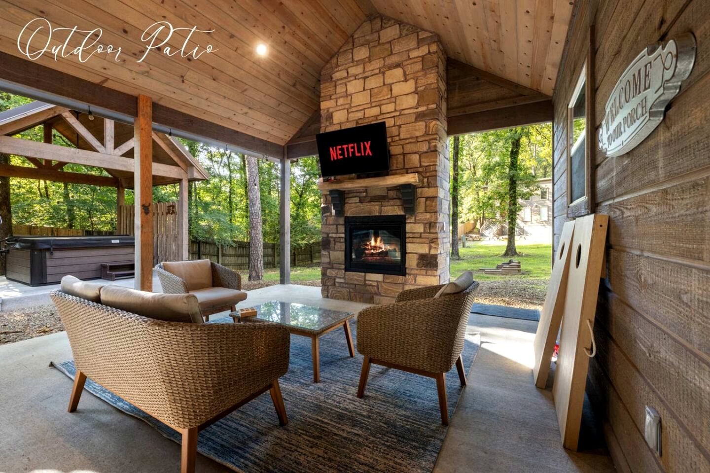 Cozy Pine-Lined Cabin with Hot Tub & Fire Pit Near Broken Bow Lake, Broken Bow OK