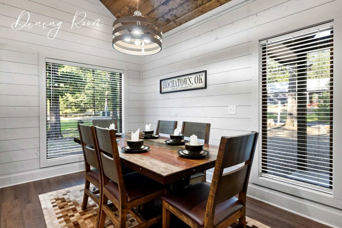 Cozy Pine-Lined Cabin with Hot Tub & Fire Pit Near Broken Bow Lake, Broken Bow OK