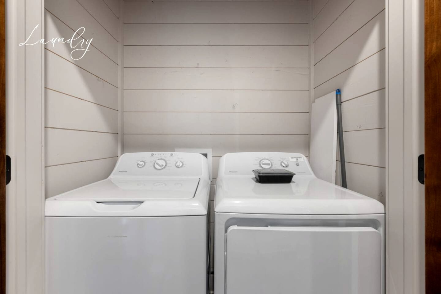 Cozy Pine-Lined Cabin with Hot Tub & Fire Pit Near Broken Bow Lake, Broken Bow OK