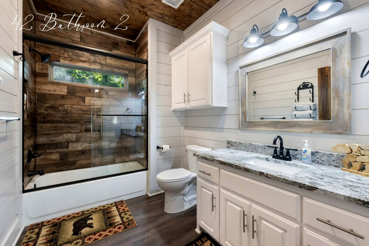 Cozy Pine-Lined Cabin with Hot Tub & Fire Pit Near Broken Bow Lake, Broken Bow OK