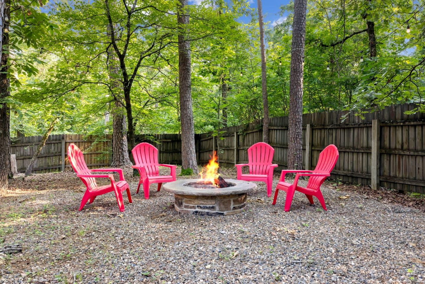 Cozy Pine-Lined Cabin with Hot Tub & Fire Pit Near Broken Bow Lake, Broken Bow OK