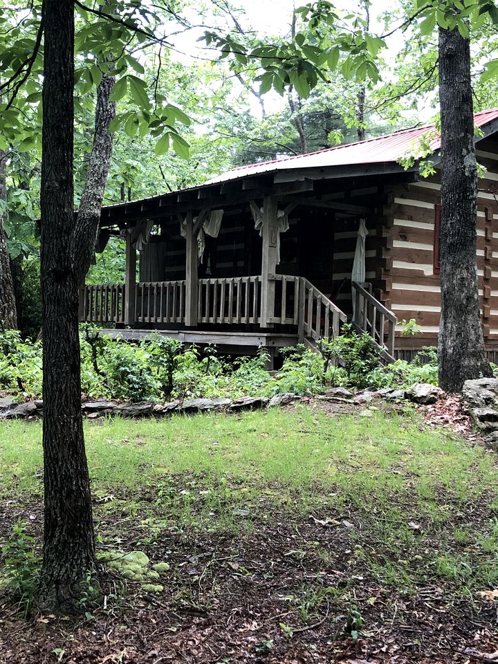 Cozy Cabin with a Hot Tub in Galax, Virginia - Perfect for a Romantic Glamping Getaway near the New River