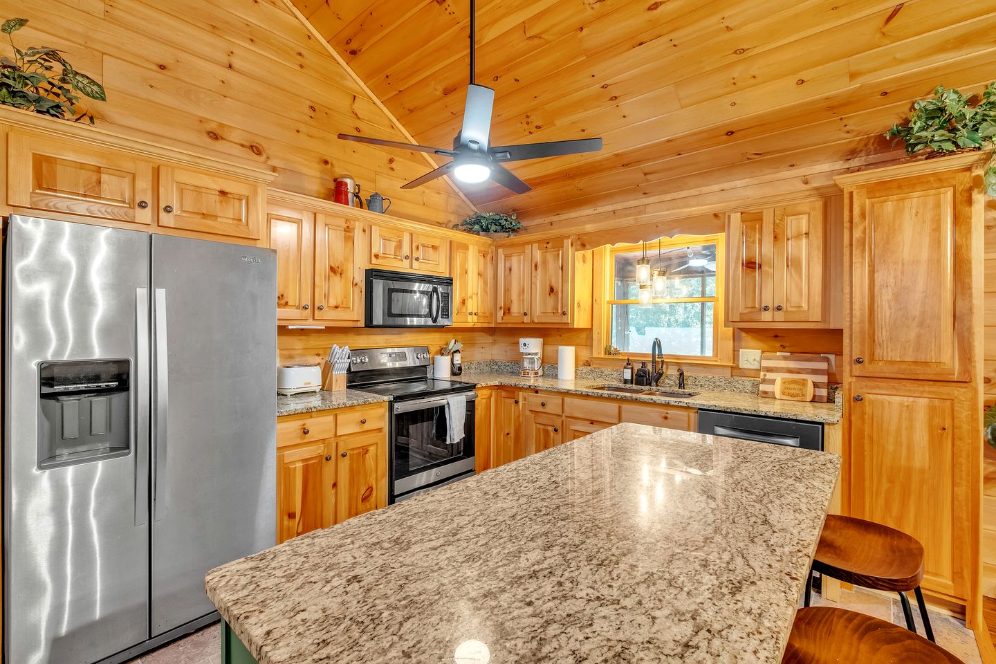 Cozy Cabin with Porch and Game Room in Ellijay, Georgia