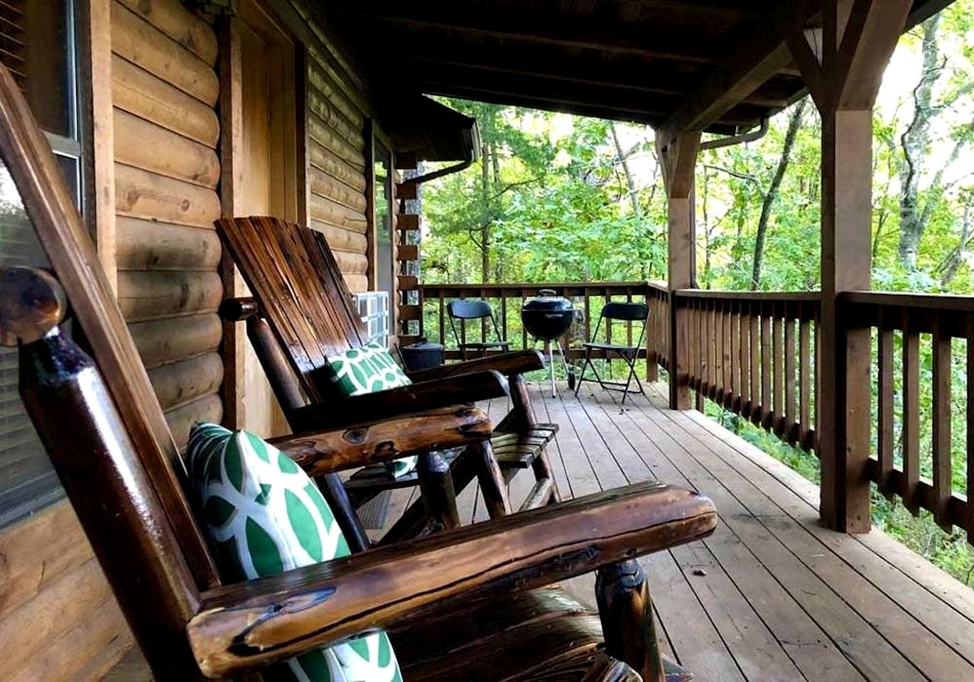 Cozy Cabin with Indoor Jacuzzi Great for Couples in Arkansas