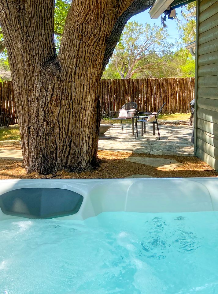 Cozy Cabin in Ingram, Texas for Romantic Weekends Away