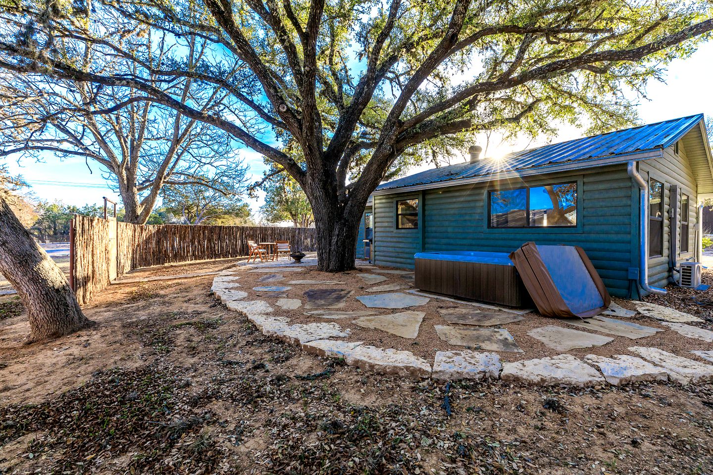Cozy Cabin in Ingram, Texas for Romantic Weekends Away