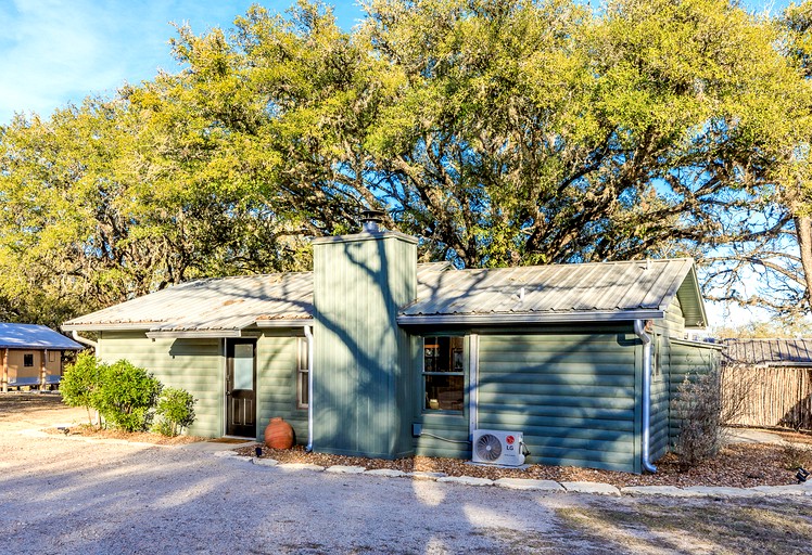 Cabins (United States of America, Ingram, Texas)
