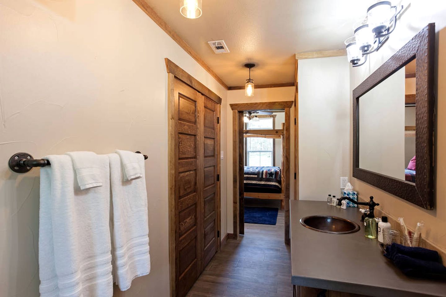 Two-Bedroom Cabin Rental with Fully Equipped Kitchen near Fredericksburg, Texas