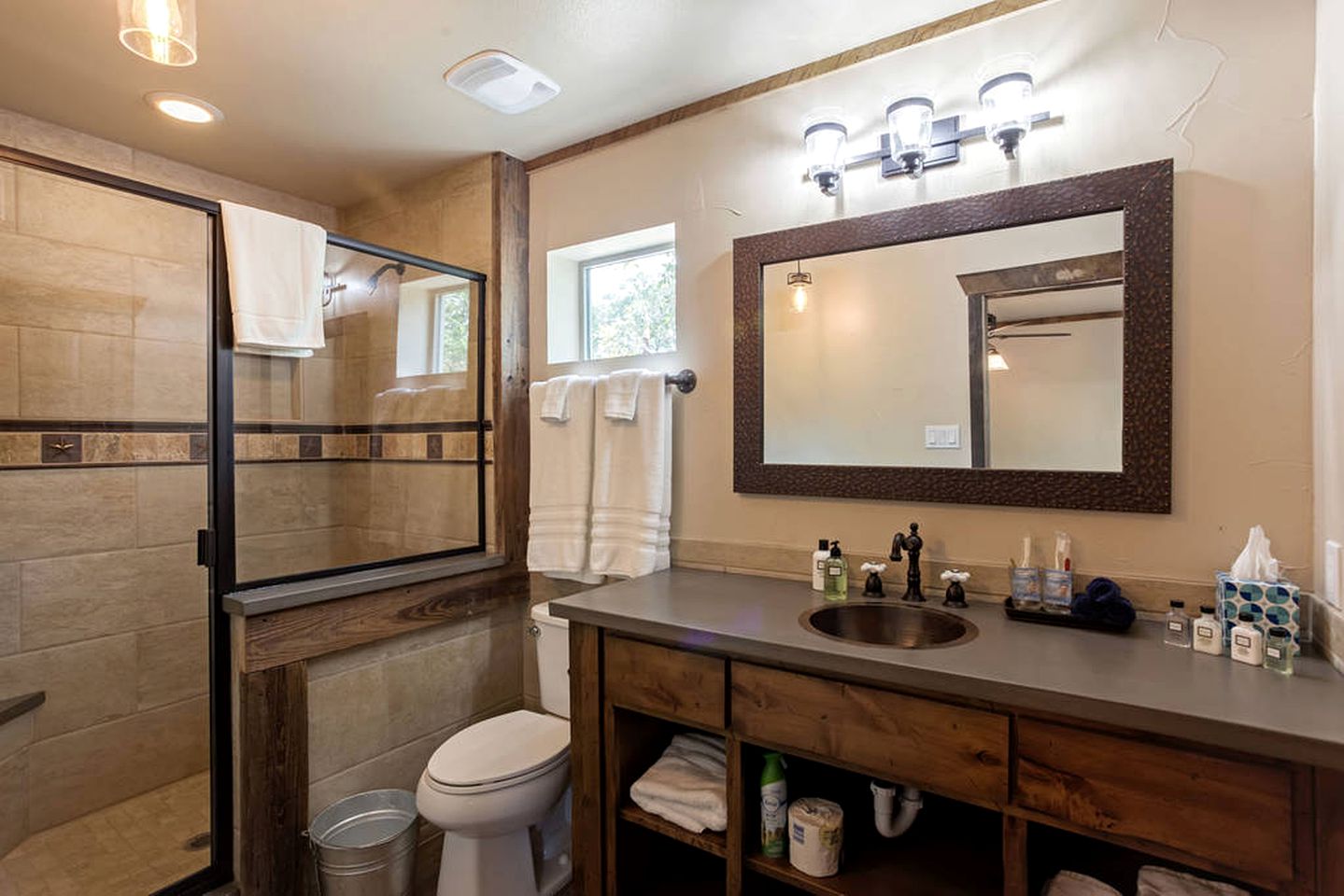 Two-Bedroom Cabin Rental with Fully Equipped Kitchen near Fredericksburg, Texas