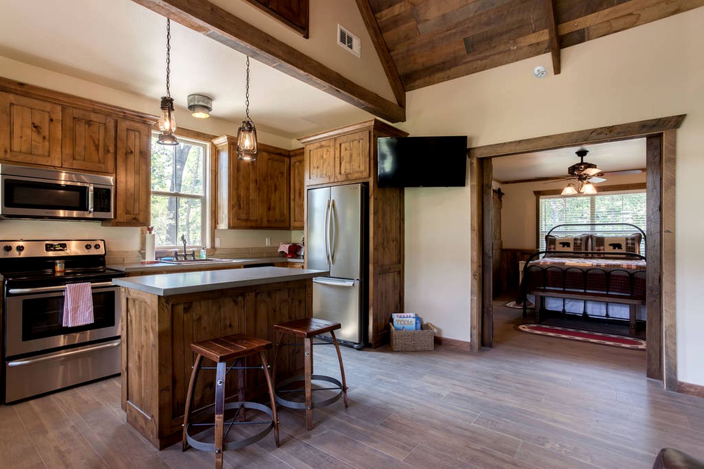 Two-Bedroom Cabin Rental with Fully Equipped Kitchen near Fredericksburg, Texas