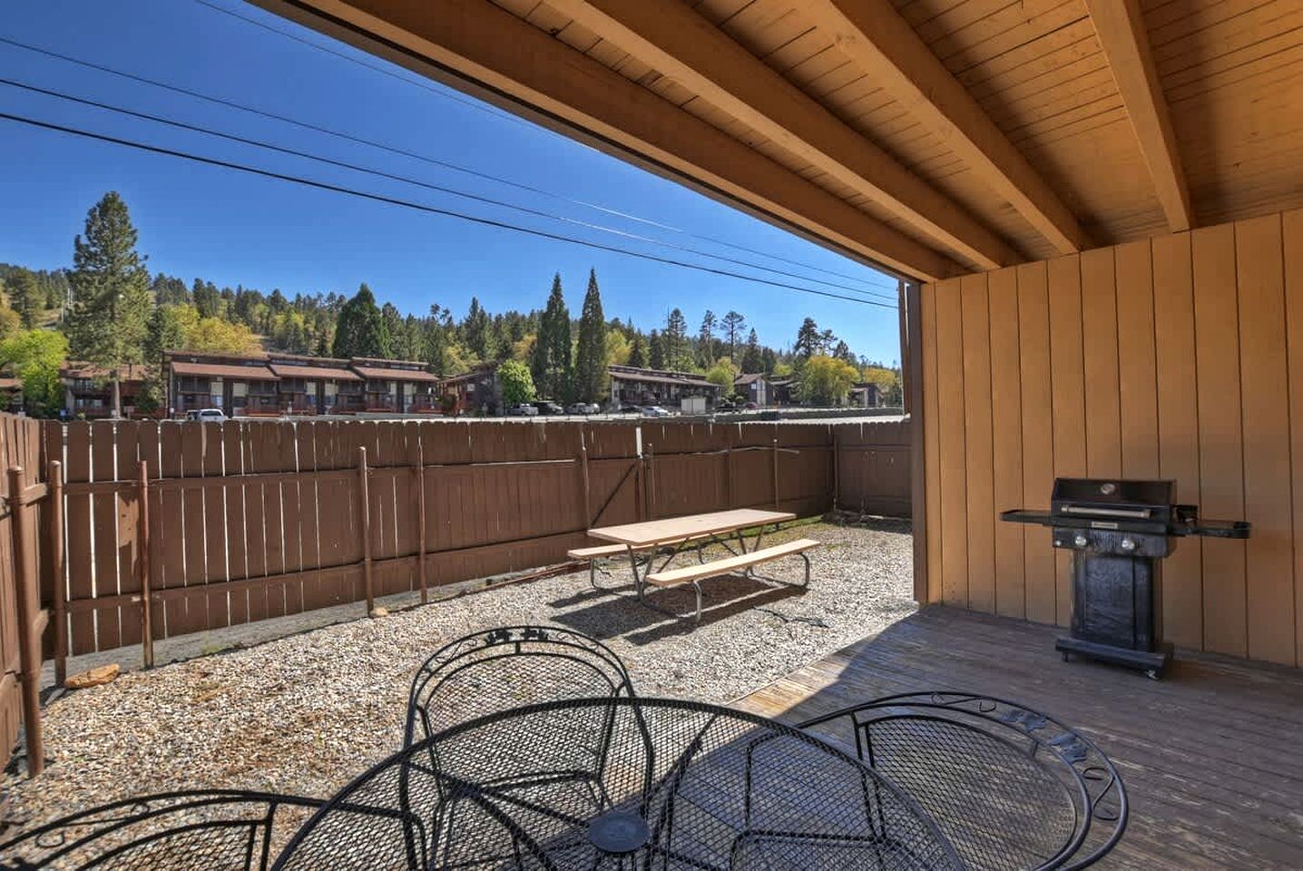 Cozy Cabin Suite with the Perfect Location for Winter Sports and Barbecue in Big Bear Lake, California