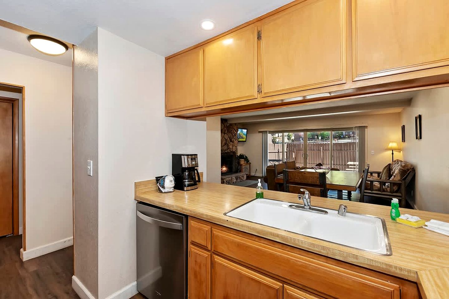 Cozy Cabin Suite with the Perfect Location for Winter Sports and Barbecue in Big Bear Lake, California