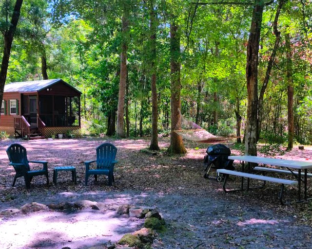 Cozy cabin rental near Ginnie Springs in High Springs, Florida