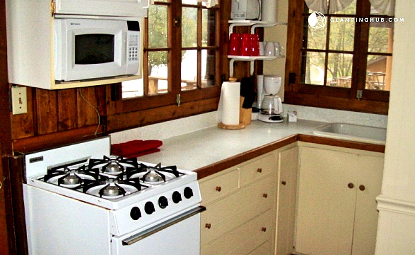 Cozy Cabin Rental with Stunning Lake Views in West Branch, Michigan