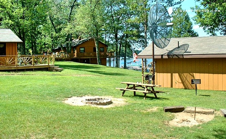 Cabins (West Branch, Michigan, United States)