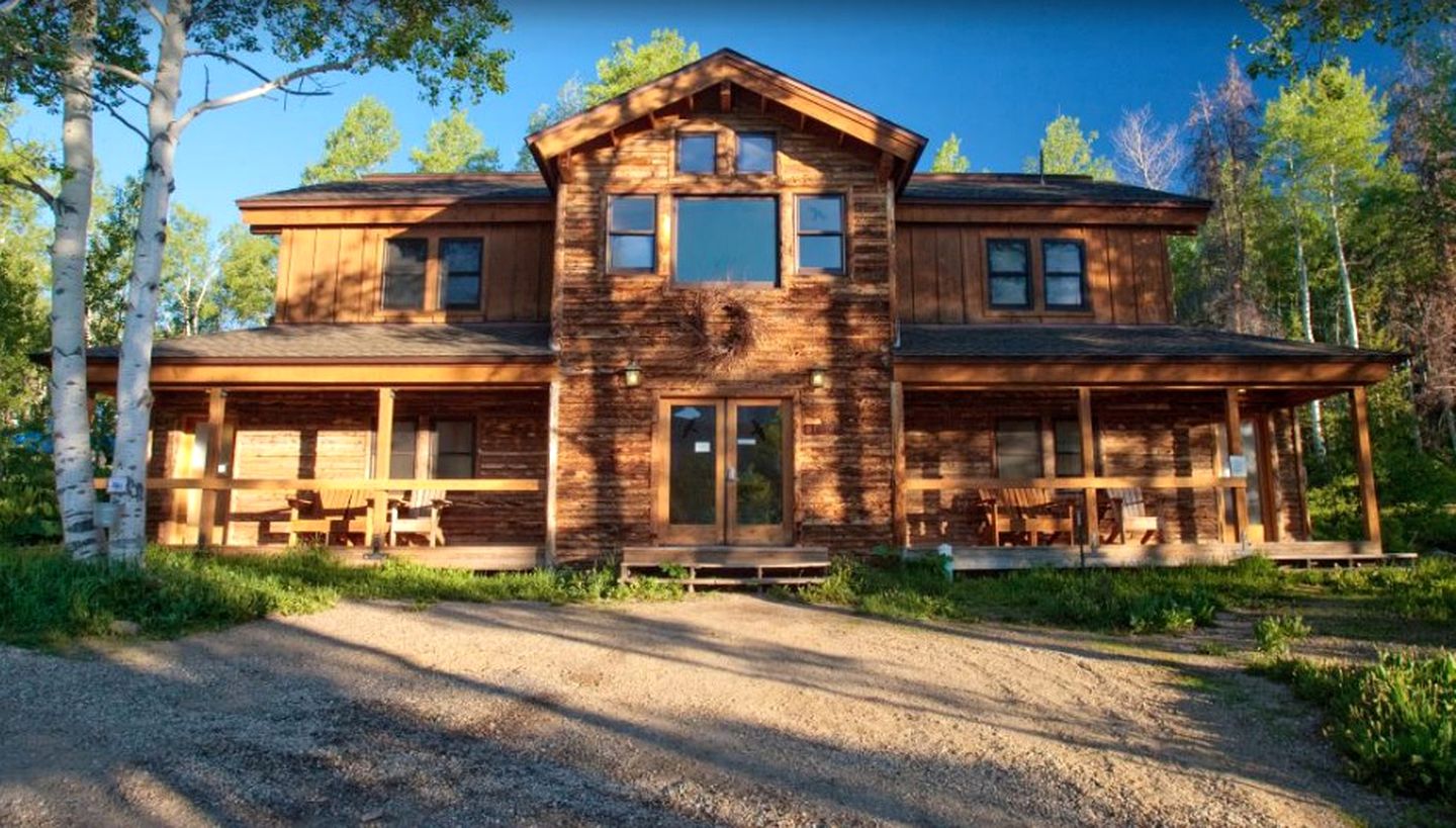 Cozy Cabin Rental with Vintage Claw Tub near Steamboat Springs, Colorado