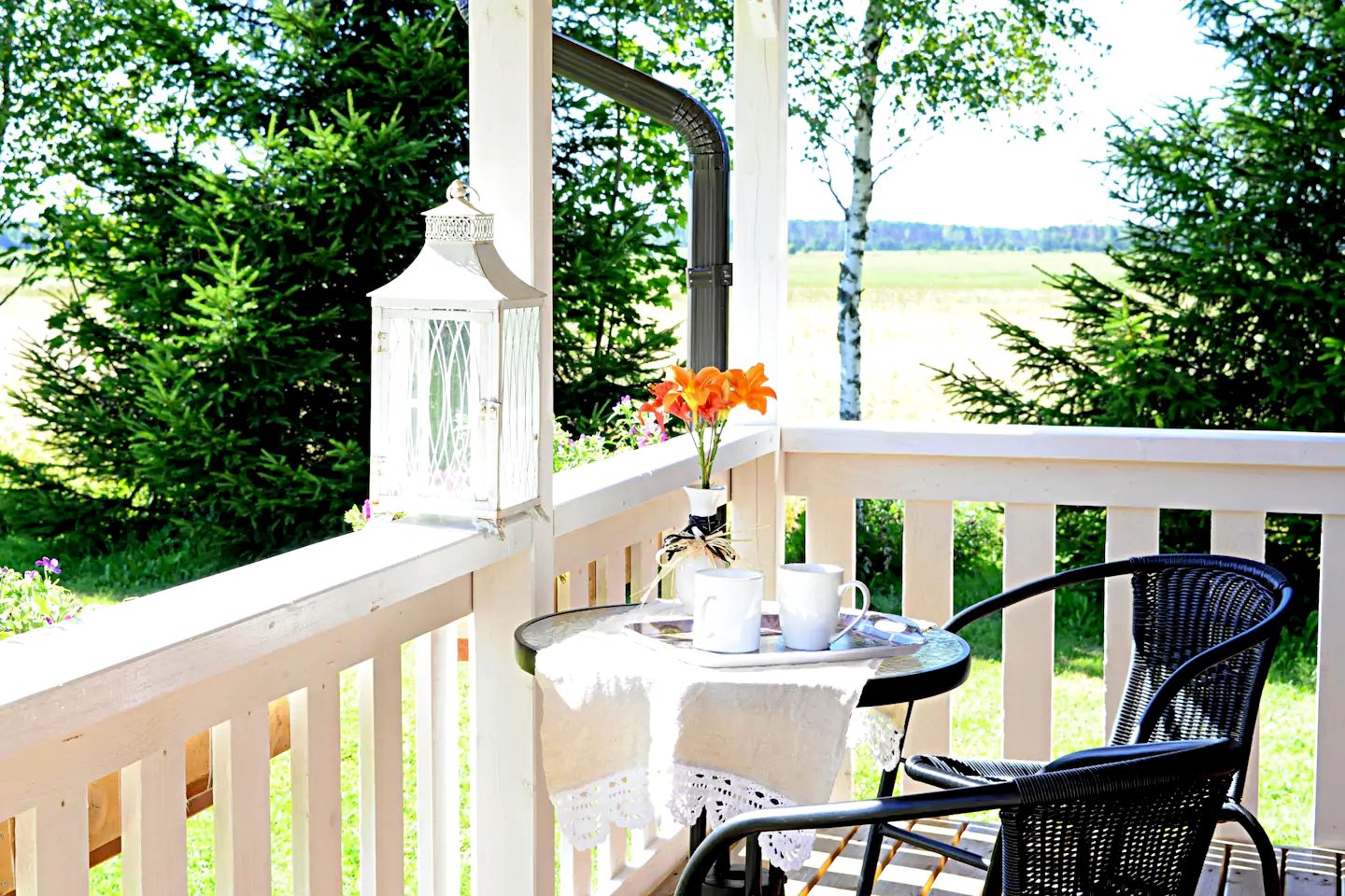 Lovely Glamping Cabin with Gorgeous Meadow Views in Estonia