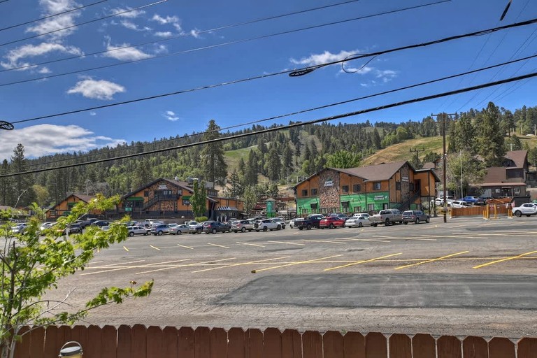 Cabins (United States of America, Big Bear Lake, California)