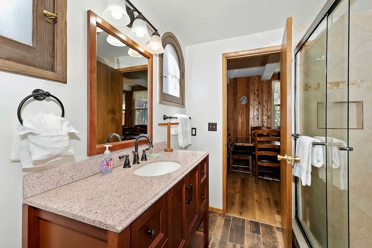 Cabins (United States of America, Big Bear Lake, California)