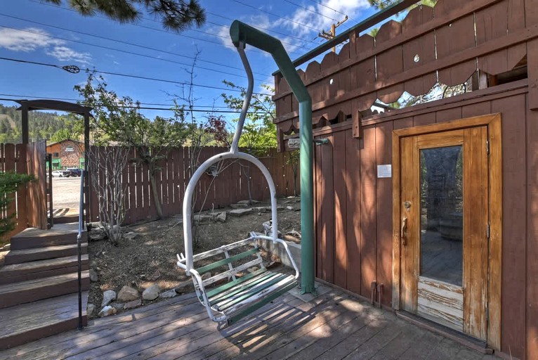 Cabins (United States of America, Big Bear Lake, California)