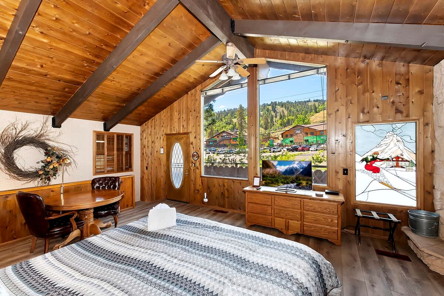 Cozy Cabin with Sauna, Barbecue and Fireplace in Big Bear Lake, California